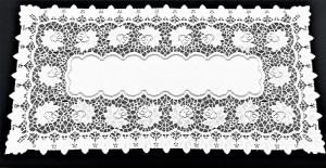 PIĘKNY BIEŻNIK ŻAKARD W BIAŁYM KOLORZE Z EFEKTOWNYMI ORNAMENTAMI W ORYGINALNYM STYLU RETRO PRODUCENT HAFT KALISZ