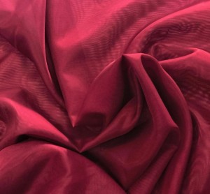 GŁADKI WOAL W PIĘKNYM KOLORZE BURGUNDU STYL GLAMOUR WYSOKOŚĆ 160 CM PRODUCENT POLONTEX CZĘSTOCHOWA