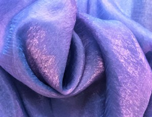 EFEKTOWNA ORGANTYNA KRESZ W DWUTONOWEJ BARWIE JASNEGO FIOLETU Z POŁYSKIEM GLAMOUR WYSOKOŚĆ 270 CM PRODUCENT POLONTEX CZĘSTOCHOWA