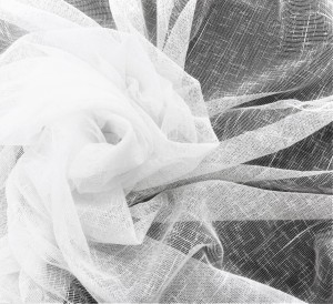 ELEGANCKA FIRANA BATYST ETAMINA KOLOR BIAŁY EFEKTOWNA STRUKTURA DÓŁ WYKOŃCZONY OŁOWIANKĄ WYSOKOŚĆ 295 CM PRODUCENT HAFT KALISZ