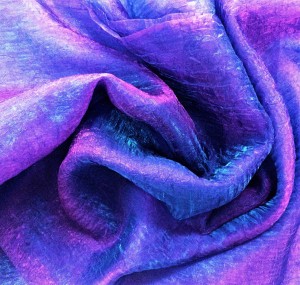 NIEZWYKLE ORYGINALNA ORGANTYNA KRESZOWANA W DWUTONOWYCH ODCIENIACH FIOLETU ORAZ RÓŻU Z PIĘKNYM POŁYSKIEM GLAMOUR WYSOKOŚĆ 280 CM PRODUCENT POLONTEX CZĘSTOCHOWA