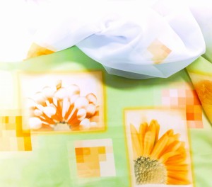 ORYGINALNY WOAL KOLOR BIAŁY Z WZOREM GEOMETRYCZNYM ORAZ EFEKTOWNYM DOLNYM ZDOBIENIEM W POSTACI MOTYWU KWIATOWEGO NA DELIKATNIE ZIELONYM TLE WYSOKOŚĆ 180 CM PRODUCENT POLONTEX CZĘSTOCHOWA