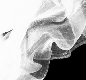 KLASYCZNA ORGANTYNA KRESZOWANA W BIAŁYM KOLORZE Z SUBTELNYM POŁYSKIEM GLAMOUR WYSOKOŚĆ 280 CM PRODUCENT POLONTEX CZĘSTOCHOWA