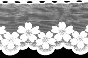PEŁNA UROKU ZAZDROSTKA Z ŻAKARDU W BIAŁYM KOLORZE Z EFEKTOWNĄ, KWIATOWĄ APLIKACJĄ WYSOKOŚĆ 30 CM PRODUCENT POLONTEX CZĘSTOCHOWA