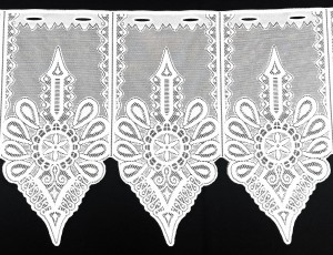 EFEKTOWNA ZAZDROSTKA PANELOWA Z BIAŁEGO ŻAKARDU ORYGINALNY MOTYW ŚWIĄTECZNY WYSOKOŚĆ 40 CM 120 CM PRODUCENT POLONTEX CZĘSTOCHOWA