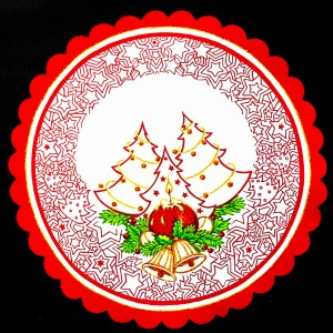 ŚWIĄTECZNA SERWETKA Z EFEKTOWNYM WZOREM DEKORACYJNEJ CHOINKI W KOLORZE CZERWIENI ORAZ BIELI PRODUCENT EUROTEX