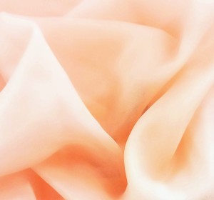 STYLOWY WOAL GŁADKI W ORYGINALNYM KOLORZE BRZOSKWINIOWYM Z PIĘKNYM POŁYSKIEM GLAMOUR WYSOKOŚĆ 160 CM PRODUCENT CHEMEKS PORAJ