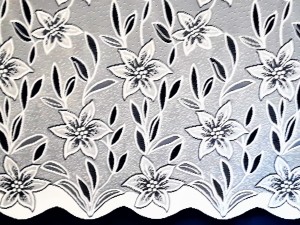 ORYGINALNA FIRANA Z ŻAKARDU W BIAŁYM KOLORZE STYL RETRO Z PIĘKNYM WZOREM KWIATOWYM NA CAŁOŚCI FIRANKI ORAZ FALOWANYM DOŁEM WYSOKOŚĆ 160 CM 180 CM 250 CM PRODUCENT PAPION TURCJA