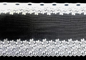 SUBTELNA FIRANA KUCHENNA ZAZDROSTKA ŻAKARD W KOLORZE BIAŁYM Z PIĘKNYM WZOREM KWIATOWYM WYSOKOŚĆ 30 CM PRODUCENT POLONTEX CZĘSTOCHOWA