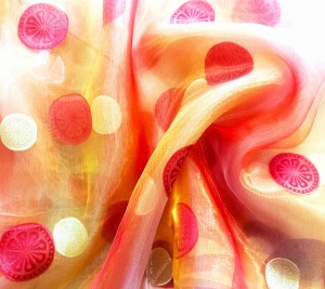 PIĘKNA DWUTONOWA ORGANTYNA PREMIUM Z HAFTOWANYM GEOMETRYCZNYM WZOREM W POSTACI ORYGINALNYCH KÓŁEK Z EFEKTOWNYMI ORNAMENTAMI POŁYSK GLAMOUR WYSOKOŚĆ 290 CM PRODUCENT CHEMEKS PORAJ