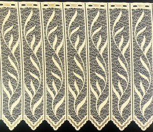 EFEKTOWNA ZAZDROSTKA Z ŻAKARDU W DELIKATNYM KOLORZE ECRU ZE STYLOWYMI ORNAMENTAMI RETRO VINTAGE WYSOKOŚĆ 60 CM PRODUCENT POLONTEX CZĘSTOCHOWA