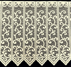 DEKORACYJNA ZAZDROSTKA Z ŻAKARDU W SUBTELNYM KOLORZE ECRU Z EFEKTOWNYMI ORNAMENTAMI STYL RETRO VINTAGE WYSOKOŚĆ 60 CM PRODUCENT POLONTEX CZĘSTOCHOWA