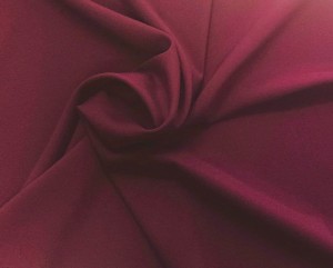 ELEGANCKA TKANINA TYPU STRETCH W NASYCONEJ BARWIE ŚLIWKOWEJ SZEROKOŚĆ 160 CM PRODUCENT CHEMEKS PORAJ