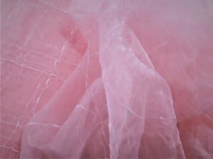 ZWIEWNA ORGANTYNA KRESZOWANA WZÓR GEOMETRYCZNY W SUBTELNYM KOLORZE RÓŻOWYM 160 CM PRODUCENT POLONTEX CZĘSTOCHOWA