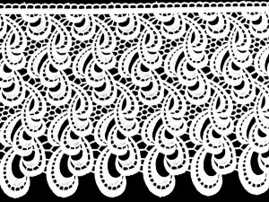 PIĘKNA DEKORACYJNA GIPIURA KOLOR BIAŁY Z NIEZWYKLE ELEGANCKIM WZOREM WYSOKOŚĆ 20 CM 30 CM