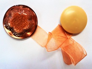 STYLOWY MAGNES DO FIRAN KWIATEK W KOLORZE MIEDZIANEGO BRĄZU Z BŁYSZCZĄCYMI DROBINKAMI