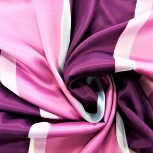 EFEKTOWNY WOAL WZÓR SZEROKIE PIONOWO UŁOŻONE PASY W NASYCONYCH KOLORACH FIOLETU ORAZ RÓŻU WYSOKOŚĆ 300 CM PRODUCENT POLONTEX CZĘSTOCHOWA