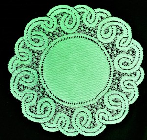 STYLOWA SERWETKA ŻAKARD W PIĘKNEJ BARWIE PISTACJOWEJ Z EFEKTOWNYM ORNAMENTEM 30 CM PRODUCENT CHEMEKS PORAJ