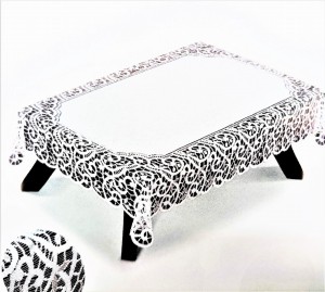 STYLOWY OBRUS Z BIAŁEGO ŻAKARDU Z OZDOBNYM WZOREM W STYLU RETRO PRODUCENT HAFT KALISZ