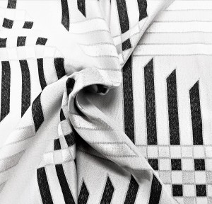 ORYGINALNA TKANINA ZASŁONOWA O CIEKAWYM WZORZE GEOMETRYCZNYM W KLASYCZNYCH BARWACH BIELI CZERNI I SZAROŚCI SZEROKOŚĆ 170 CM PRODUCENT HAFT KALISZ