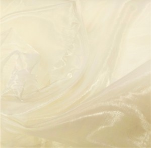 NIEZWYKLE STYLOWA GŁADKA ORGANTYNA W DELIKATNYM KOLORZE ECRU Z POŁYSKIEM GLAMOUR WYSOKOŚĆ 300 CM PRODUCENT POLONTEX CZĘSTOCHOWA
