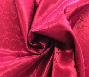 EFEKTOWNA DWUSTRONNA TKANINA DEKORACYJNA W PIĘKNYM NASYCONYM KOLORZE BORDOWYM Z SUBTELNYM POŁYSKIEM GLAMOUR I DELIKATNYM NIEZWYKLE STYLOWYM ORNAMENTEM SZEROKOŚĆ 185 CM PRODUCENT POLONTEX CZĘSTOCHOWA