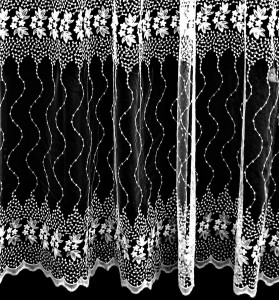 NOWOCZESNA FIRANKA SIATECZKA W BIAŁYM KOLORZE FANTAZYJNY WZÓR KWIATUSZKI I KROPECZKI Z DODATKIEM SREBRNEJ NITKI WYSOKOŚĆ 280 CM PRODUCENT PAPION TURCJA