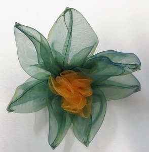 DEKORACJA DO FIRAN W KSZTAŁCIE KWIATKA W ZIELONYM KOLORZE Z ZÓŁTYM ŚRODKIEM